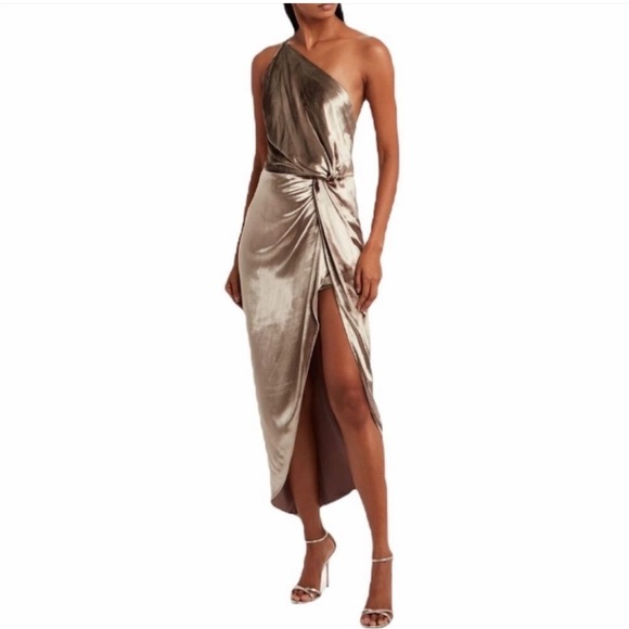 michelle mason Dresses & Skirts - Michelle Mason Velvet one-shoulder dress! Beautiful and NWT!! $850 Retail Size 8